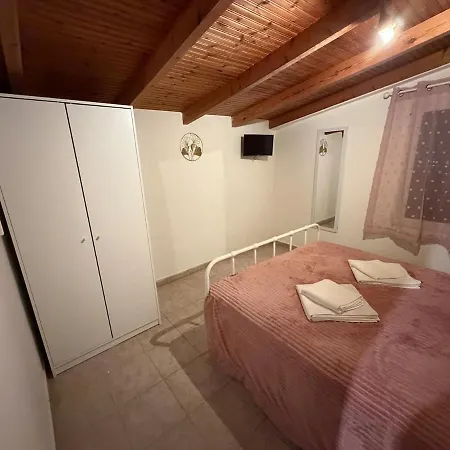 公寓 Σοφίτα 40 Τμ Στο Κέντρο Της Καστοριάς 卡斯托里亚