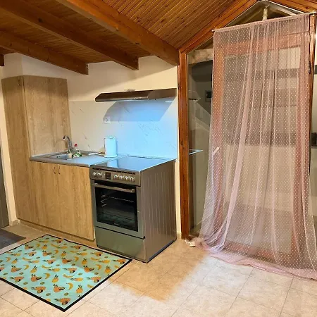 Σοφίτα 40 Τμ Στο Κέντρο Της Καστοριάς * 卡斯托里亚