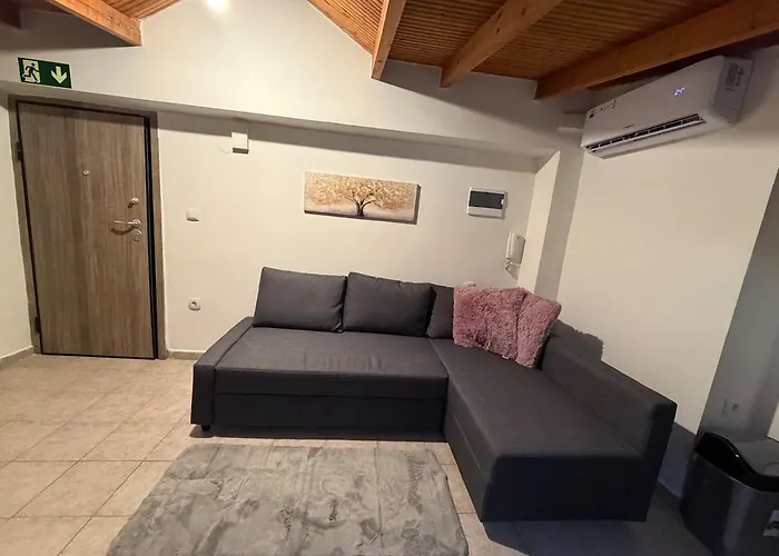 Lejlighed Σοφίτα 40 Τμ Στο Κέντρο Της Καστοριάς *