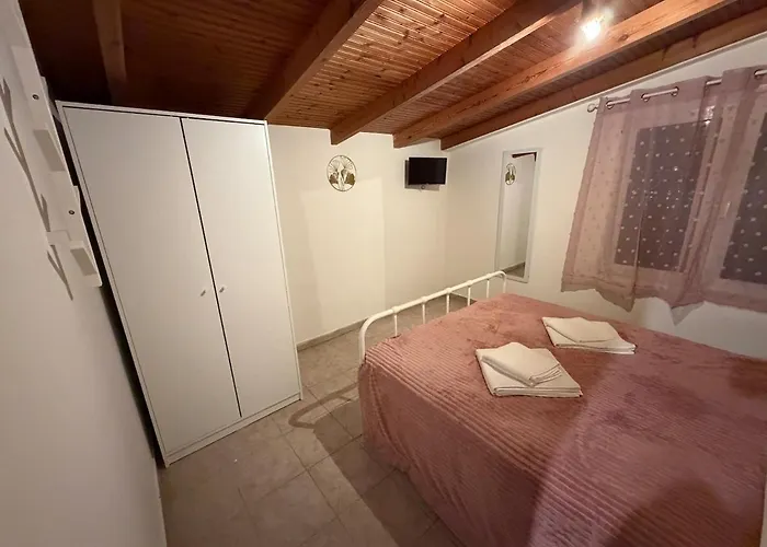 公寓 Σοφίτα 40 Τμ Στο Κέντρο Της Καστοριάς 卡斯托里亚