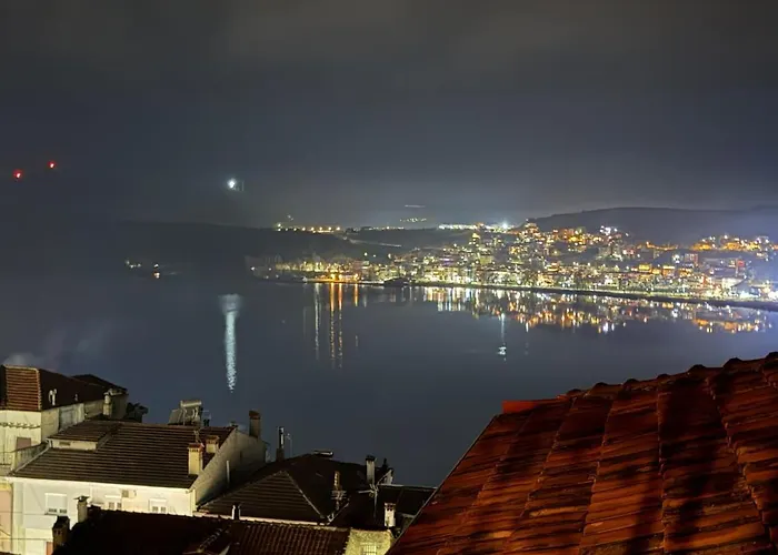 Σοφίτα 40 Τμ Στο Κέντρο Της Καστοριάς *