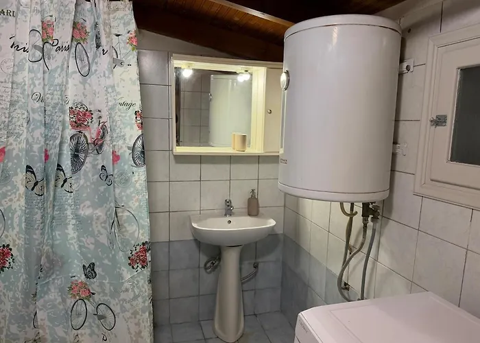 Σοφίτα 40 Τμ Στο Κέντρο Της Καστοριάς * Kastoria