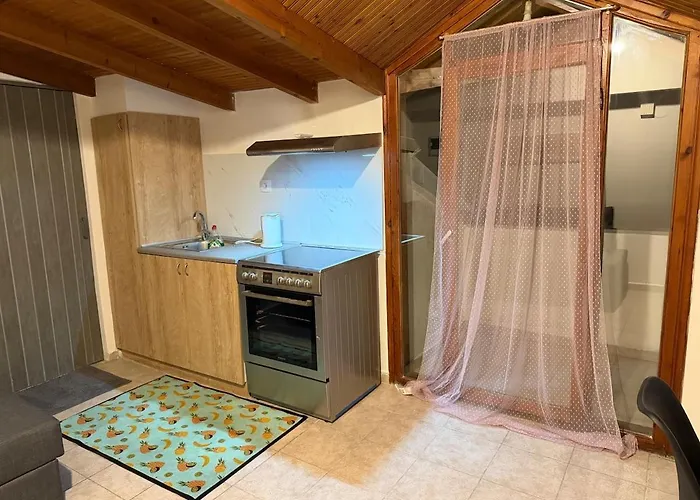 Σοφίτα 40 Τμ Στο Κέντρο Της Καστοριάς * 卡斯托里亚